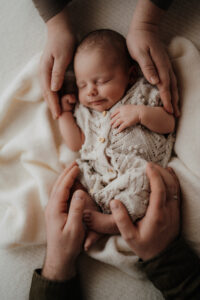neugeborenen shooting mannheim,neugeborenenfotos karlsruhe, wann neugeborenen fotoshooting, babyfotograf germersheim, babyfotograf karlsruhe, fotografin landau, fotograf familienfotos, neugeborenenbilder landau